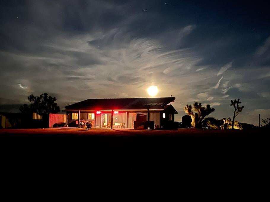 Chasing The Moon: Expansive Tub Views Near Pappy'S Villa Pioneertown ภายนอก รูปภาพ