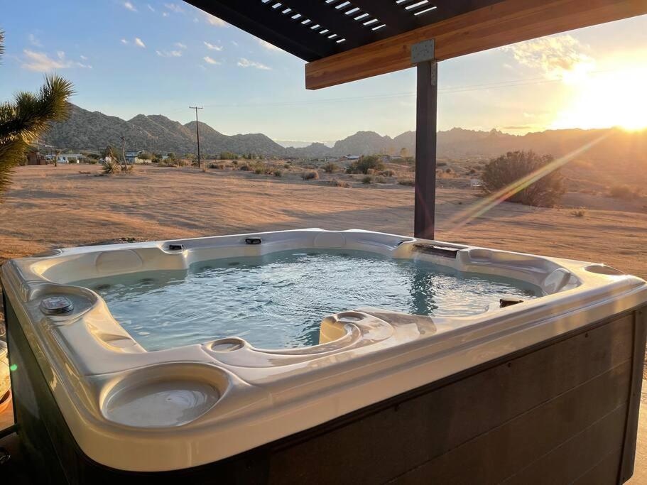 Chasing The Moon: Expansive Tub Views Near Pappy'S Villa Pioneertown ภายนอก รูปภาพ